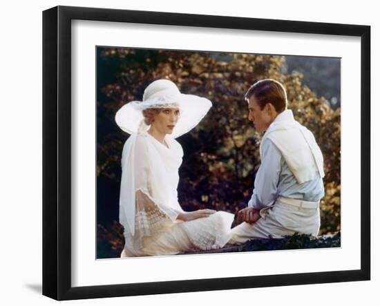 Gatsby le Magnifique THE GREAT GATSBY by Jack Clayton with Robert Redford and Mia Farrow, 1974 (pho-null-Framed Photo