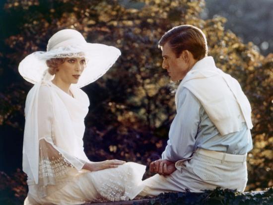 Gatsby le Magnifique THE GREAT GATSBY by Jack Clayton with Robert Redford and Mia Farrow, 1974 (pho' Photo | Art.com