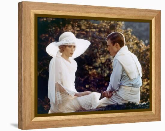 Gatsby le Magnifique THE GREAT GATSBY by Jack Clayton with Robert Redford and Mia Farrow, 1974 (pho-null-Framed Stretched Canvas