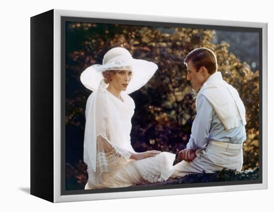 Gatsby le Magnifique THE GREAT GATSBY by Jack Clayton with Robert Redford and Mia Farrow, 1974 (pho-null-Framed Stretched Canvas