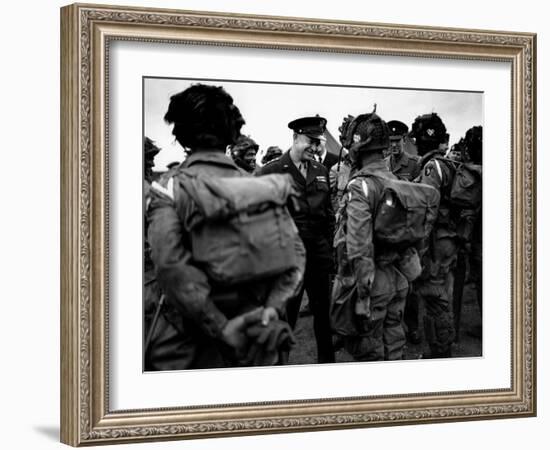 General Eisenhower Talks with Paratroopers of the 101st US Airborne Before D-Day-null-Framed Photo
