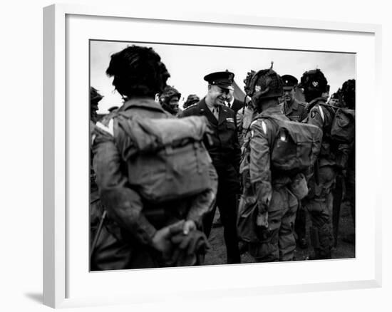 General Eisenhower Talks with Paratroopers of the 101st US Airborne Before D-Day-null-Framed Photo