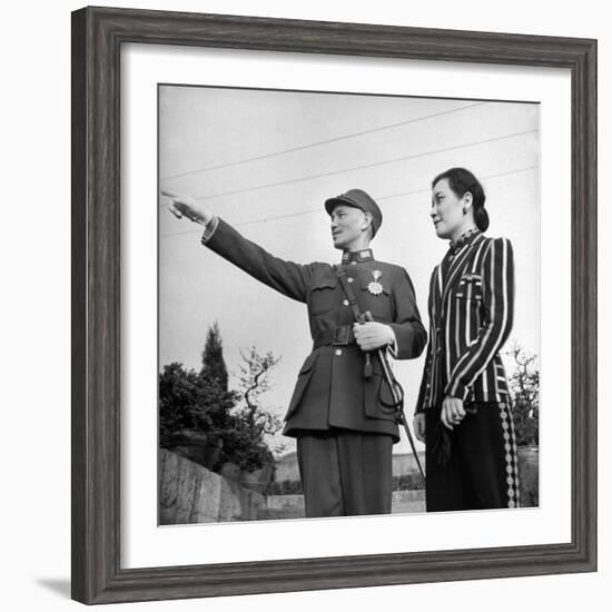 Generalissimo Chiang Kai-Shek Pointing Something Out to His Wife-Carl Mydans-Framed Photographic Print