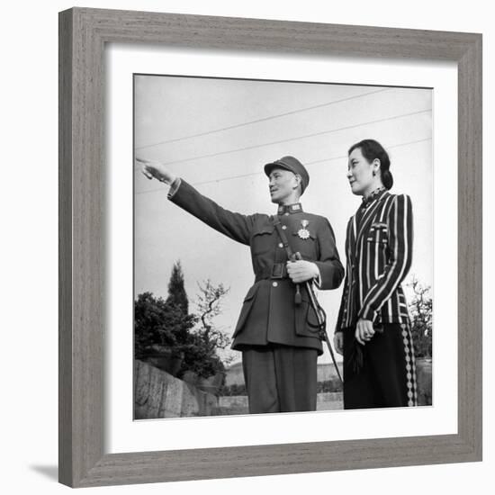 Generalissimo Chiang Kai-Shek Pointing Something Out to His Wife-Carl Mydans-Framed Photographic Print