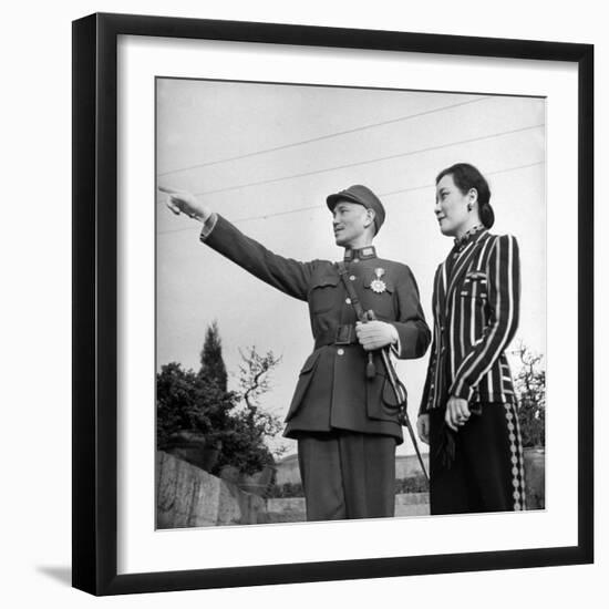 Generalissimo Chiang Kai-Shek Pointing Something Out to His Wife-Carl Mydans-Framed Photographic Print