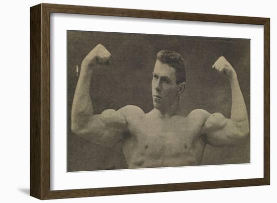 Georges Hackenschmidt (Russe) essayant ses forces (Lutteur russe).-null-Framed Giclee Print