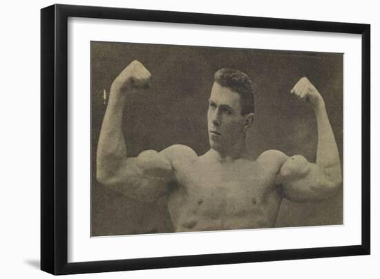 Georges Hackenschmidt (Russe) essayant ses forces (Lutteur russe).--Framed Giclee Print