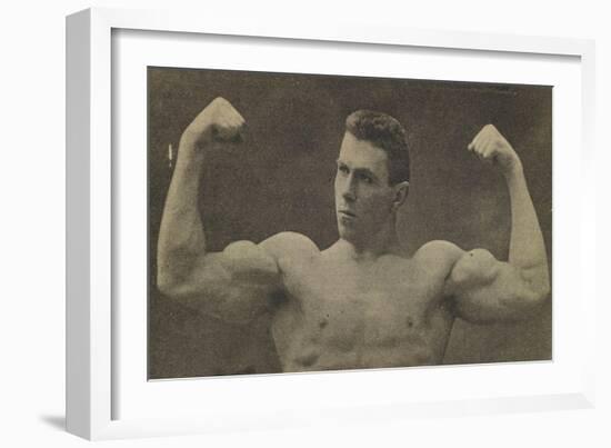 Georges Hackenschmidt (Russe) essayant ses forces (Lutteur russe).--Framed Giclee Print