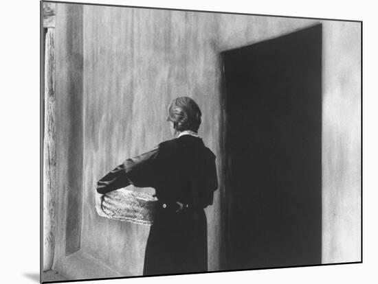 Georgia O'Keeffe Carrying a Basket-John Loengard-Mounted Premium Photographic Print