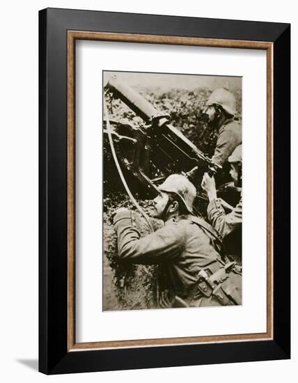 German soldiers manning a machine gun, World War I, c1914-c1918-Unknown-Framed Photographic Print