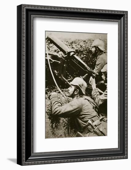 German soldiers manning a machine gun, World War I, c1914-c1918-Unknown-Framed Photographic Print