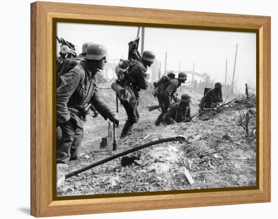 German Soldiers of the German Mortar Detachment in the Battle for Stalingrad August 1942-null-Framed Premier Image Canvas