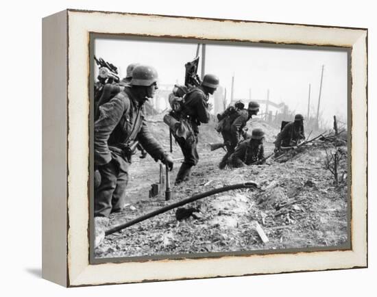 German Soldiers of the German Mortar Detachment in the Battle for Stalingrad August 1942-null-Framed Premier Image Canvas