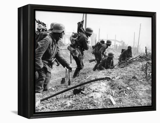 German Soldiers of the German Mortar Detachment in the Battle for Stalingrad August 1942-null-Framed Premier Image Canvas