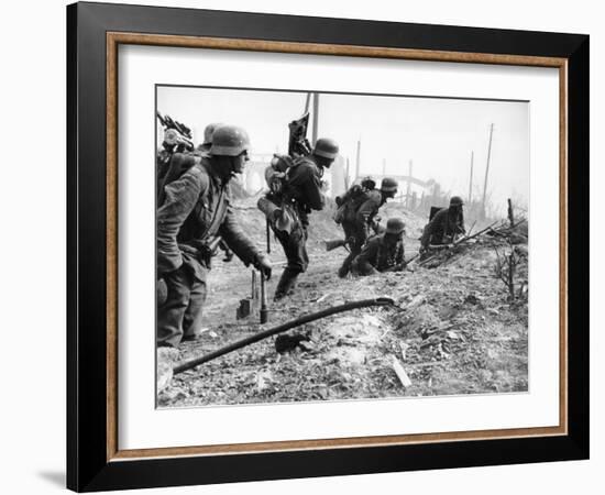 German Soldiers of the German Mortar Detachment in the Battle for Stalingrad August 1942-null-Framed Giclee Print