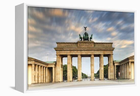 Germany, Deutschland. Berlin. Berlin Mitte. Brandenburg Gate, Brandenburger Tor-Francesco Iacobelli-Framed Premier Image Canvas
