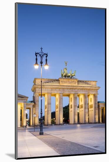 Germany, Deutschland. Berlin. Berlin Mitte. Brandenburg Gate, Brandenburger Tor-Francesco Iacobelli-Mounted Photographic Print