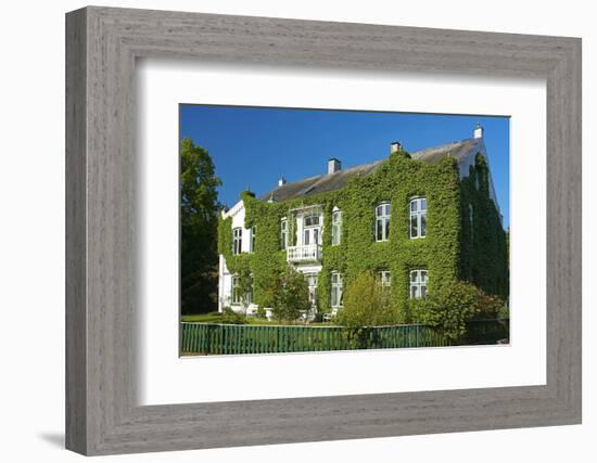 Germany, Schleswig-Holstein, GlŸcksburg, Villa, Facade, Overgrown, Ivy-Chris Seba-Framed Photographic Print