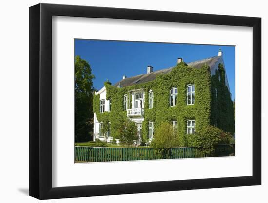 Germany, Schleswig-Holstein, GlŸcksburg, Villa, Facade, Overgrown, Ivy-Chris Seba-Framed Photographic Print