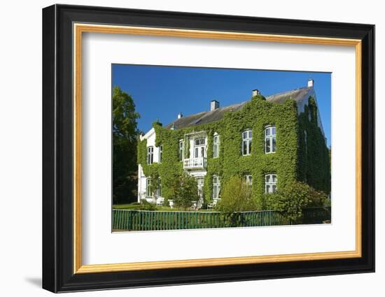 Germany, Schleswig-Holstein, GlŸcksburg, Villa, Facade, Overgrown, Ivy-Chris Seba-Framed Photographic Print