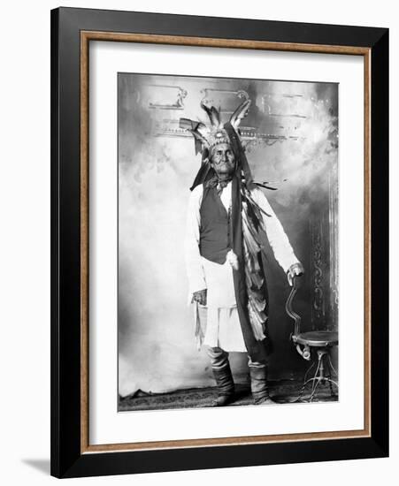 Geronimo (1829-1909)-null-Framed Photographic Print