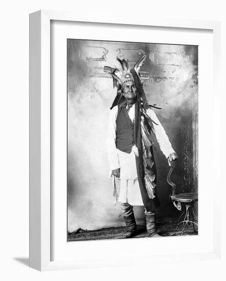 Geronimo (1829-1909)-null-Framed Photographic Print