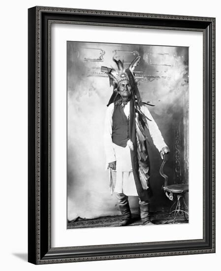 Geronimo (1829-1909)-null-Framed Photographic Print