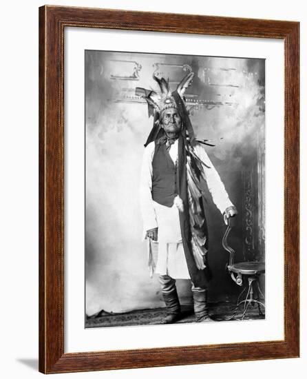 Geronimo (1829-1909)-null-Framed Photographic Print