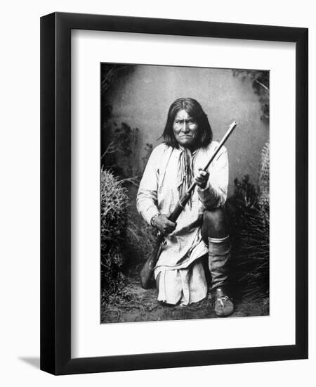 Geronimo (1829-1909)-null-Framed Photographic Print