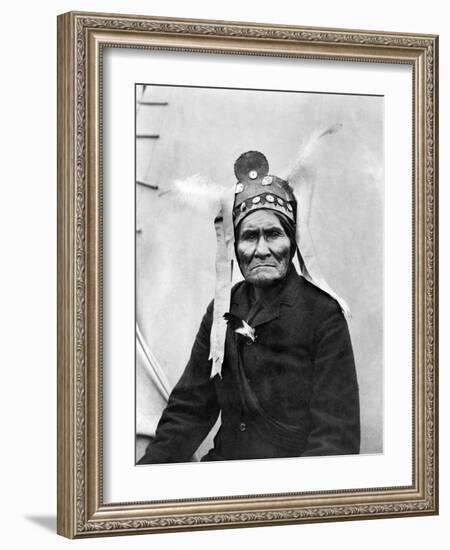 Geronimo (1829-1909)-C.d. Arnold-Framed Photographic Print