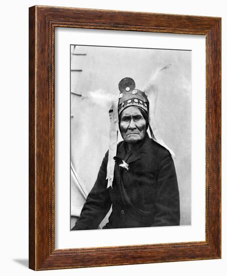 Geronimo (1829-1909)-C.d. Arnold-Framed Photographic Print