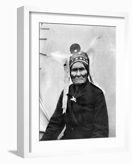 Geronimo (1829-1909)-C.d. Arnold-Framed Photographic Print