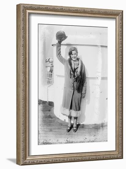 Gertrude Ederle returns home to New York after swimming the Channel, 1926-George Grantham Bain-Framed Photographic Print