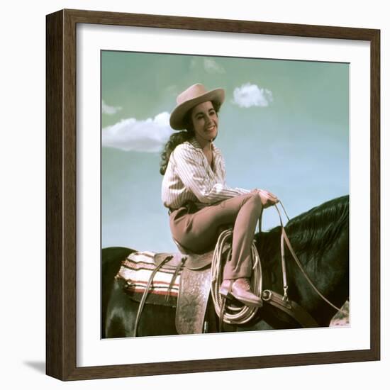 Giant, 1955 directed by GEORGE STEVENS Elizabeth Taylor (photo)-null-Framed Photo