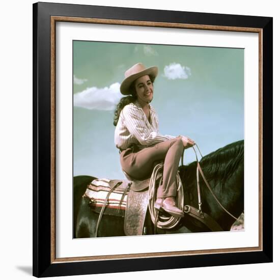 Giant, 1955 directed by GEORGE STEVENS Elizabeth Taylor (photo)-null-Framed Photo