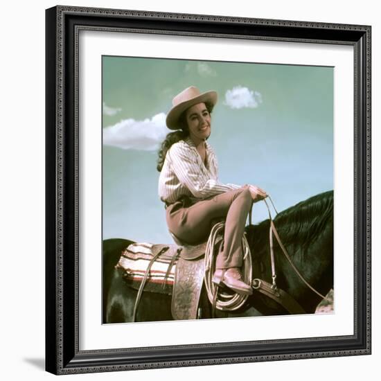 Giant, 1955 directed by GEORGE STEVENS Elizabeth Taylor (photo)-null-Framed Photo