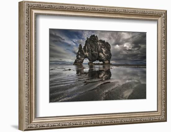 Giant-Bragi Ingibergsson --Framed Photographic Print