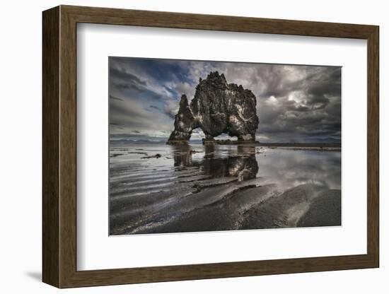 Giant-Bragi Ingibergsson --Framed Photographic Print