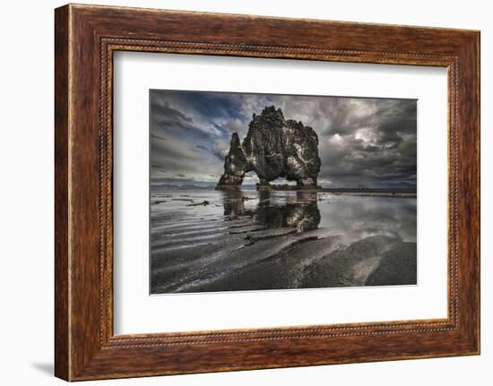 Giant-Bragi Ingibergsson --Framed Photographic Print