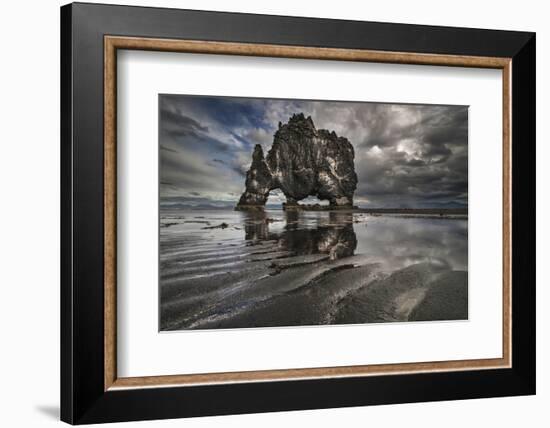 Giant-Bragi Ingibergsson --Framed Photographic Print