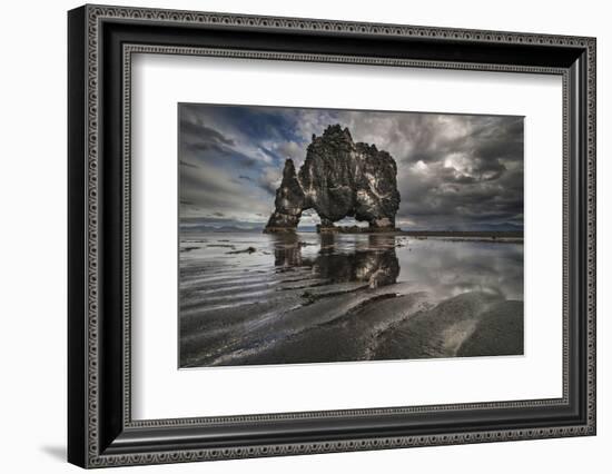 Giant-Bragi Ingibergsson --Framed Photographic Print