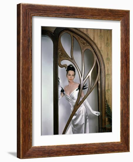 GIGI, 1958 directed by VINCENTE MINNELLI Leslie Caron (photo)-null-Framed Photo