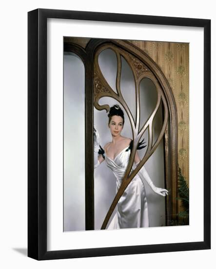 GIGI, 1958 directed by VINCENTE MINNELLI Leslie Caron (photo)-null-Framed Photo