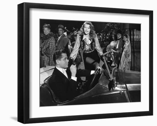 GILDA, 1946 directed by CHARLES VIDOR Rita Hayworth and Glenn Ford (b/w photo)-null-Framed Photo