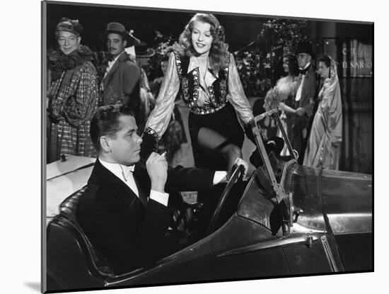 GILDA, 1946 directed by CHARLES VIDOR Rita Hayworth and Glenn Ford (b/w photo)-null-Mounted Photo