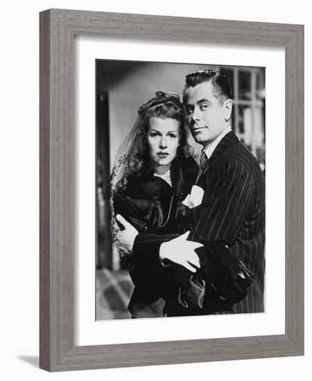 GILDA, 1946 directed by CHARLES VIDOR Rita Hayworth and Glenn Ford (b/w photo)-null-Framed Photo