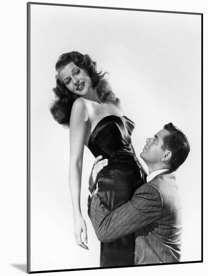 GILDA, 1946 directed by CHARLES VIDOR Rita Hayworth and Glenn Ford (b/w photo)-null-Mounted Photo