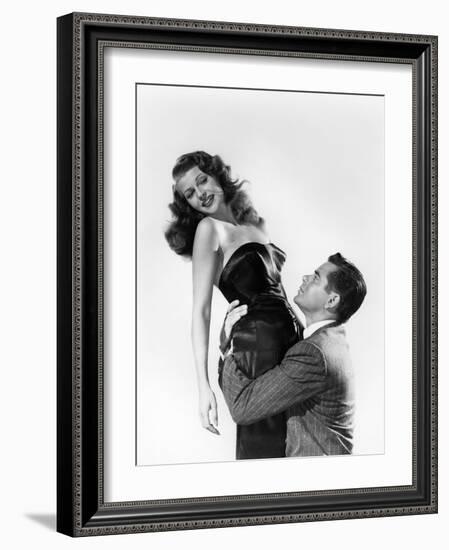 GILDA, 1946 directed by CHARLES VIDOR Rita Hayworth and Glenn Ford (b/w photo)-null-Framed Photo