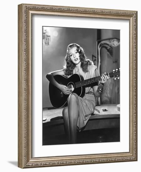 GILDA, 1946 directed by CHARLES VIDOR Rita Hayworth (b/w photo)-null-Framed Photo