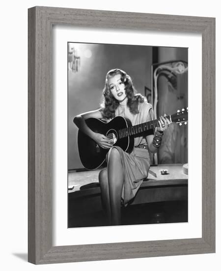 GILDA, 1946 directed by CHARLES VIDOR Rita Hayworth (b/w photo)-null-Framed Photo